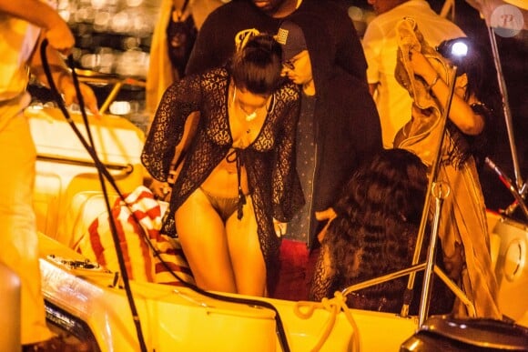 Exclusif - La princesse de la Barbade Rihanna se rend à une soirée sur un yacht à Saint-Barthélémy, le 29 décembre 2014.