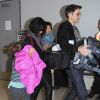 Halle Berry, son mari Olivier Martinez et leur fils Maceo arrivent à l'aéroport de Los Angeles en provenance de Paris, le 4 janvier 2015. Ils ont passé les fêtes dans la capitale. Nahla, la fille de l'actrice restée avec son père à Los Angeles, est venue les accueillir à l'aéroport.