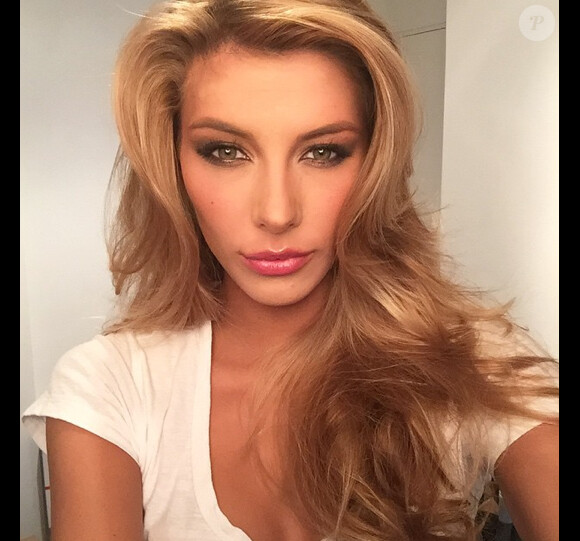 Camille Cerf (Miss France 2015) dévoile son nouveau look pour l'élection de Miss Univers. Janvier 2015.