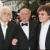 François Cavanna (cofondateur de Charlie Hebdo décédé il y a un an) avec les dessinateurs Georges Wolinski et Cabu qui ont perdu la vie dans l'attentat contre le journal ce 7 janvier 2015. Le trio monte ici les marches du Festival de Cannes, le 17 mai 2008.
