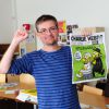 Stéphane Charbonnier, dit Charb, dans les locaux de Charlie Hebdo dont il était le directeur de la publication, le 19 septembre 2012. Charb est mort assassiné le 7 janvier 2015.