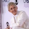 Ellen DeGeneres à genoux pour admirer sa belle lors des People's Choice Awards au Nokia Theatre LA Live, Los Angeles, le 7 janvier 2015.
 