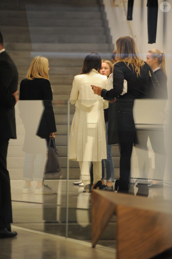 Victoria Beckham et le coiffeur Ken Paves sont dans son magasin dans le quartier de Mayfair à Londres, le 21 novembre 2014.