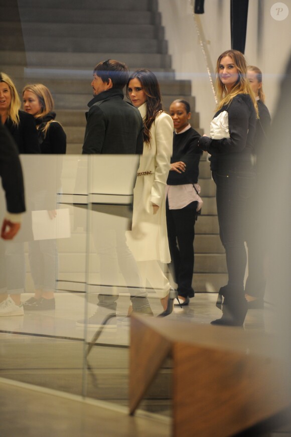Victoria Beckham et le coiffeur Ken Paves sont dans son magasin dans le quartier de Mayfair à Londres, le 21 novembre 2014.