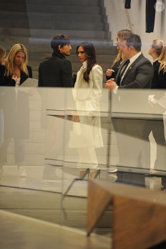 Victoria Beckham et le coiffeur Ken Paves sont dans son magasin dans le quartier de Mayfair à Londres, le 21 novembre 2014.