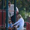 Jaime King et son mari Kyle Newman s'amusent avec leur fils James au Coldwater Canyon Park à Beverly Hills, le 8 janvier 2015.  