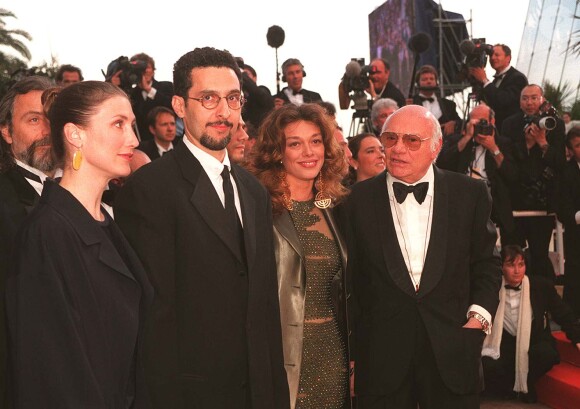 L'équipe du film La Trêve à Cannes 1997. 