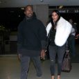 Kim Kardashian et Kanye West arrivent à l'aéroport de LAX pour prendre l'avion à Los Angeles, le 7 janvier 2015