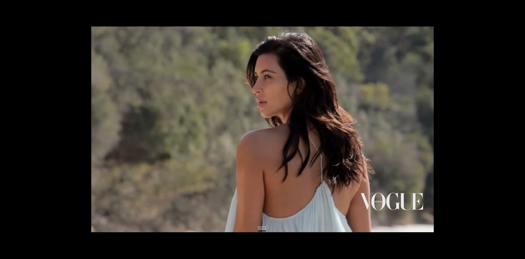 Kim Kardashian en Vogue Shooting naturel, elle resplendit à la plage ! Purepeople