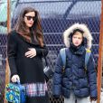 Liv Tyler et son fils Milo à New York, le 2 décembre 2014.
