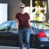 Exclusif - Heidi Klum quitte le salon de coiffure Andy LeCompte à West Hollywood, habillée d'un t-shirt bordeaux zébré et de bottines Saint Laurent, d'un jean et d'un sac noir. Le 15 janvier 2015.