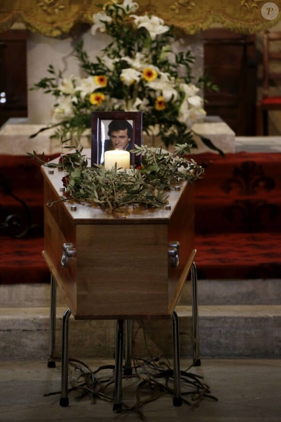 Obsèques de Claude Chamboisier alias Framboisier, membre du groupe "Les Musclés" en l'église de Robion, le 12 janvier 2015, en présence également de Dominique de Lacoste (une des Vamps)