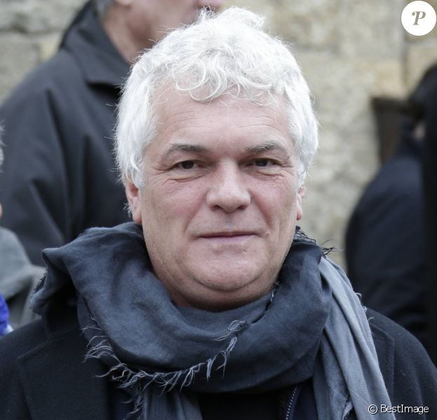 Rémy Sarrazin, membre du groupe "Les Musclés" lors des obsèques de Claude Chamboisier alias Framboisier, membre du groupe "Les Musclés" en l'église de Robion, le 12 janvier 2015, en présence également de Dominique de Lacoste (une des Vamps)