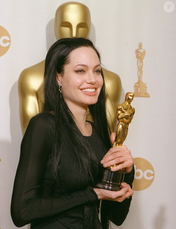 Angelina Jolie aux Oscars en 2000.
