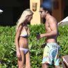 Exclusif - Tara Reid, très amaigrie, se relaxe au bord d'une piscine avec des amis à Mexico, le 30 décembre 2014.