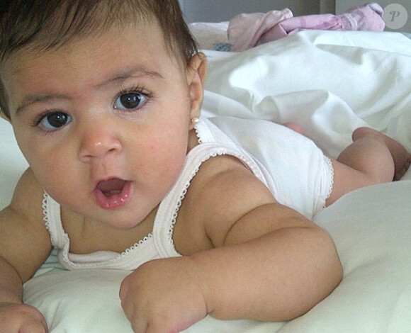 Lia, la petite fille du footballeur Cesc Fabregas - août 2013.