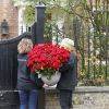 Des bouquets de fleurs arrivent au domicile de Kate Moss (son mari Jamie Hince et sa fille Lila Grace), à l'occasion de ses 41 ans. Londres, le 16 janvier 2015.