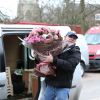 Des bouquets de fleurs arrivent au domicile de Kate Moss (son mari Jamie Hince et sa fille Lila Grace), à l'occasion de ses 41 ans. Londres, le 16 janvier 2015.