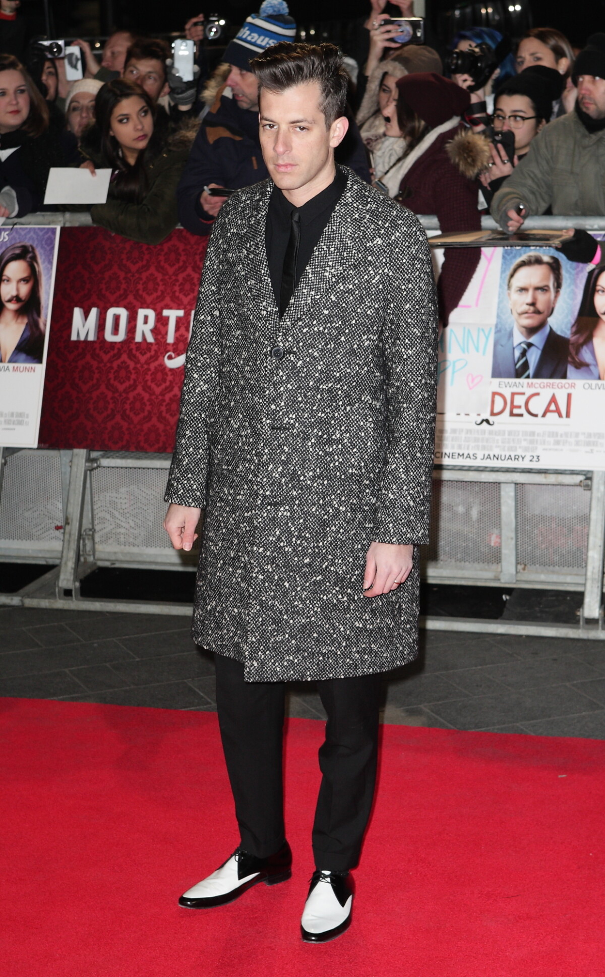 Photo : Mark Ronson lors de la première de Charlie Mortdecai à Londres ...