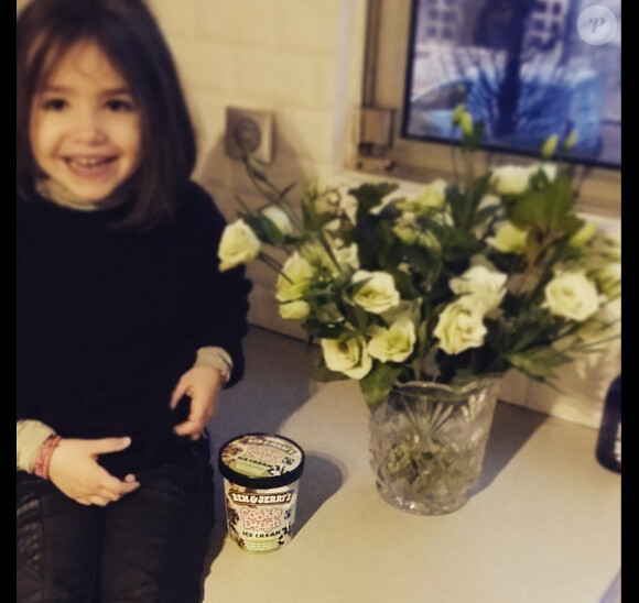 Alexandra Rosenfeld dévoile le visage de son adorable petite Ava le 20 janvier 2015