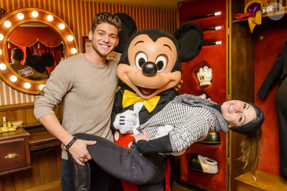 Rayane Bensetti et Denitsa Ikonomova ont passé une journée inoubliable au parc Disneyland à Marne-la-Vallée. Janvier 2015.