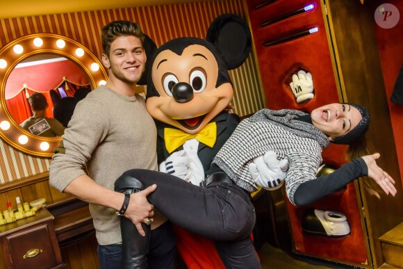 Rayane Bensetti et Denitsa Ikonomova ont passé une journée inoubliable au parc Disneyland à Marne-la-Vallée. Janvier 2015.