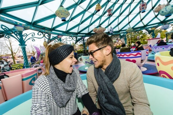 Rayane Bensetti et Denitsa Ikonomova ont passé une journée inoubliable au parc Disneyland à Marne-la-Vallée. Janvier 2015.