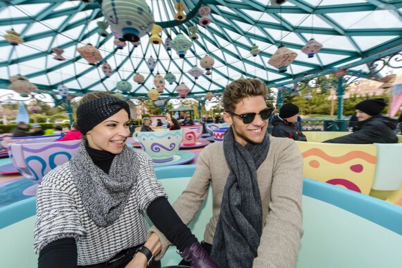 Rayane Bensetti et Denitsa Ikonomova ont passé une journée inoubliable à Disneyland à Marne-la-Vallée. Janvier 2015.