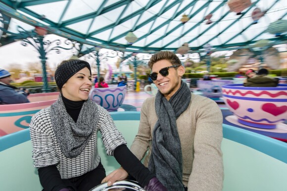Rayane Bensetti et Denitsa Ikonomova ont passé une journée inoubliable au parc Disneyland à Marne-la-Vallée. Janvier 2015.