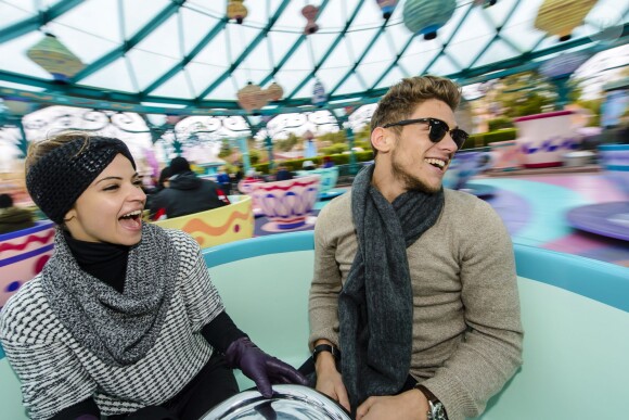 Rayane Bensetti et Denitsa Ikonomova ont passé une journée inoubliable au parc Disneyland à Marne-la-Vallée. Janvier 2015.