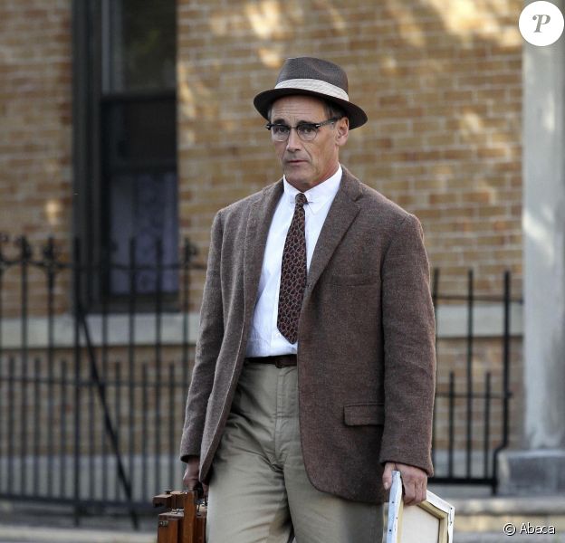 Steven Spielberg dirige Mark Rylance pour son prochain film "Untitled Cold War Project" à Astoria Park, dans New York le 15 septembre 2014 