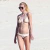 Exclusif - Gwyneth Paltrow en vacances sur la plage de Cabo San Lucas au Mexique le 17 janvier 2015. Gwyneth est avec son amie Crystal Lourd qui va fêter son anniversaire.  