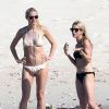 Exclusif - Prix spécial - Gwyneth Paltrow en vacances sur la plage de Cabo San Lucas au Mexique le 17 janvier 2015. L'actrice est avec son amie Crystal Lourd qui va fêter son anniversaire.  