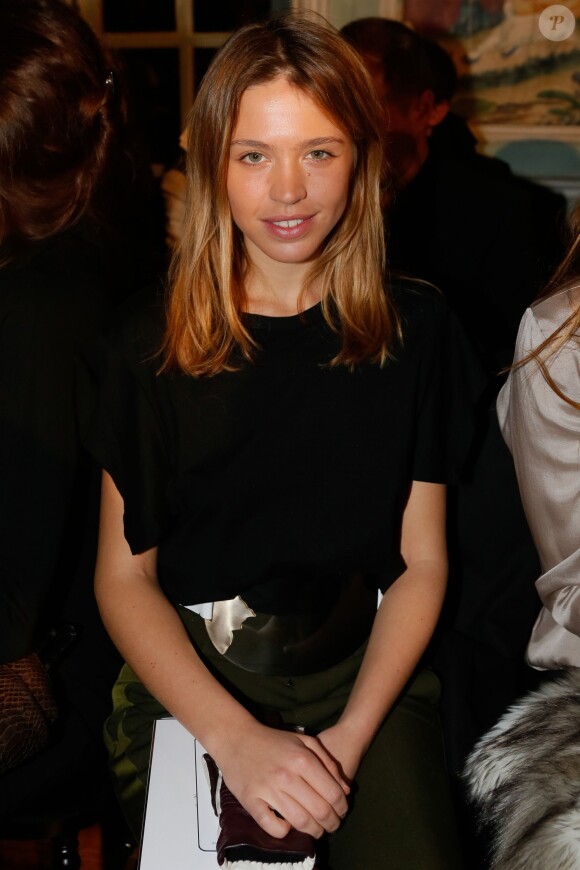 Emily Marant (fille d'Isabel Marant et compagne d'Ora Ito) assiste au défilé Alexis Mabille haute couture printemps-été 2015 à la Fondation Mona Bismarck. Paris, le 26 janvier 2015.