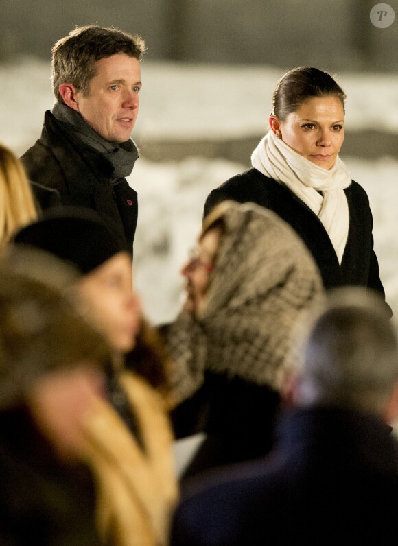 Le prince Frederik de Danemark et la princesse Victoria de Suède à Auschwitz-Birkenau le 27 janvier 2015 lors de la cérémonie pour les 70 ans de la libération du camp de concentration et d'extermination