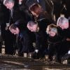 François Hollande et le roi Philippe de Belgique déposant des bougies à Auschwitz-Birkenau le 27 janvier 2015 lors de la cérémonie pour les 70 ans de la libération du camp de concentration et d'extermination