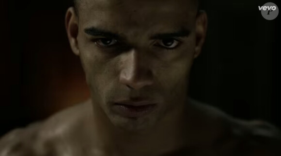 Brahim Zaibat est Athos pour le spectacle musical Les 3 Mousquetaires. A partir du 29 septembre 2016 au Palais des Sports.