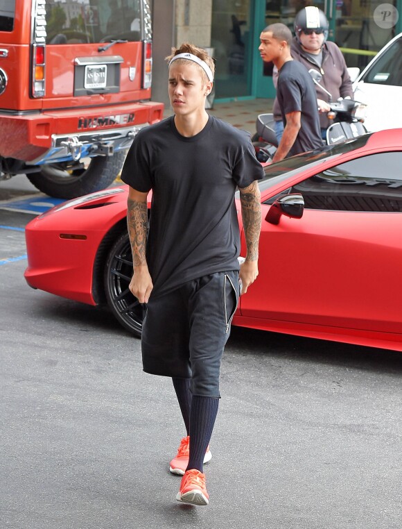Semi-Exclusif - Justin Bieber se rend au centre commercial de West Hollywood, le 14 octobre 2014  d