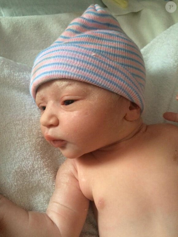 Stephanie Gosk et Jenna Wolfe présentent leur nouveau-né, la petite Quinn Liliy, née le 4 février 2015 à New York.