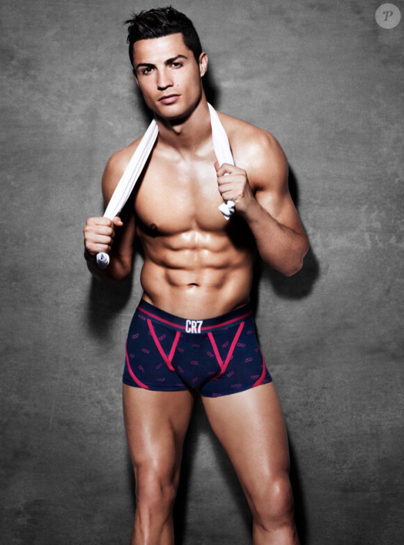 Cristiano prend la pose pour promouvoir sa ligne de sous-vêtements CR7 Underwear