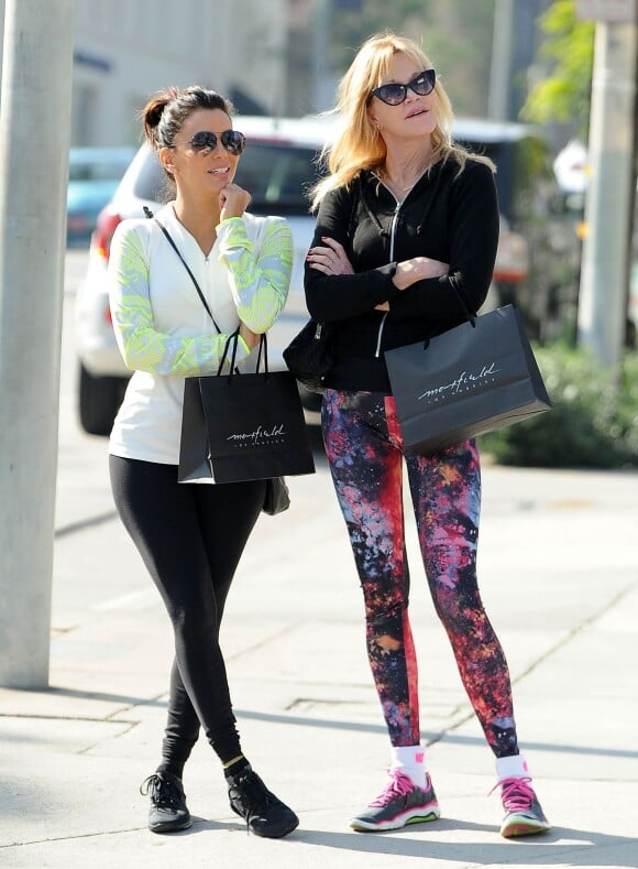 Eva Longoria et Melanie Griffith passent la journée ensemble à Beverly Hills, le 3 février 2015. Elles sont d'abord allées faire du shopping avant d'aller déjeuner au restaurant "Gracias Madre". Les deux actrices se sont prises dans les bras pour se dire au revoir!  
