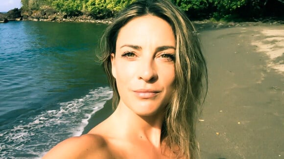 Eve Angeli topless en Guadeloupe : la star enchaîne les poses sexy sur la plage