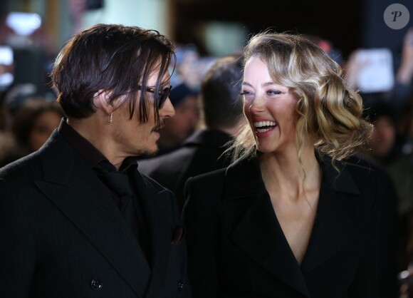 Johnny Depp et Amber Heard lors de l'avant-première du film Charlie Mortdecai à Londres le 19 janvier 2015
