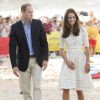 Kate Middleton et le prince William sur la plage de Manly en Australie, le 18 avril 2014.