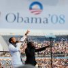 John Legend et will.i.am chantent lors du meeting d'investiture de Barack Obama à Denver, le 28 août 2008.