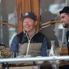 L'acteur Jesse Tyler Ferguson, de la serie "Modern Family", a dejeune avec son compagnon Justin Mikita a New York. Le couple est ensuite alle promener leur chien. Le 6 mai 2013 