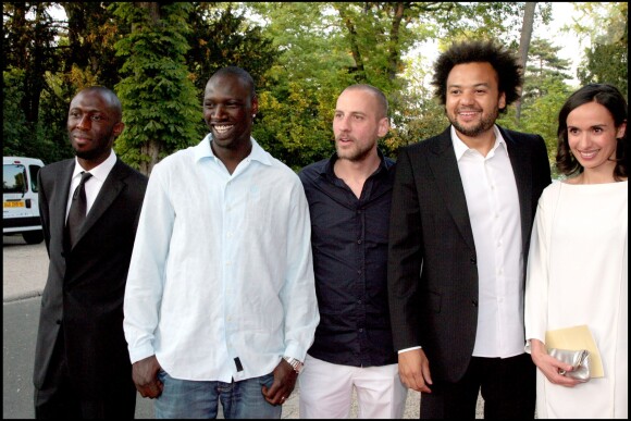 Fabrice Eboué, Amelle Chahbi, Omar et Fred, Thomas N'gijol à Paris le 24 avril 2007. 