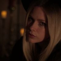 Avril Lavigne : Entre prostitution et arrestation, un nouveau clip sulfureux
