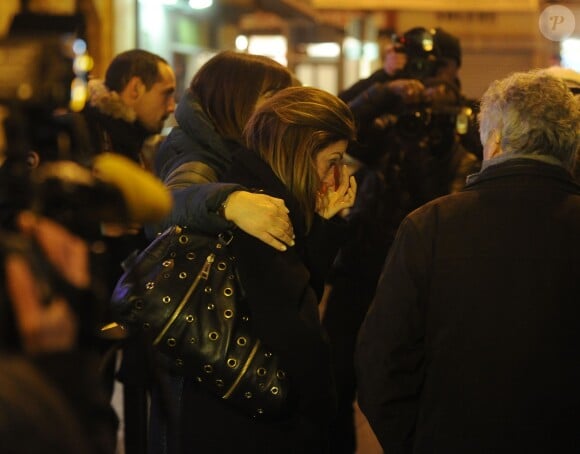 Emmanuelle Boidron en pleurs à la cérémonie pour Roger Hanin à la Synagogue Buffault, Paris, le 12 février 2015.