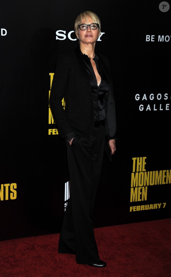 Ellen Barkin à la Première du film "The Monuments Men" à New York. Le 5 février 2014  